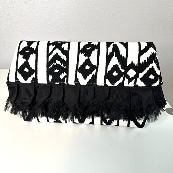 SHIRALEAH | Clutch Black and White Print Daisy Clutch - Picture 1 of 13